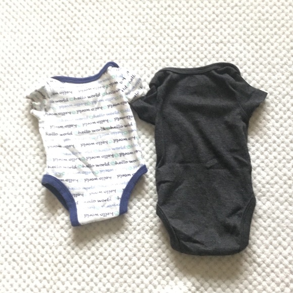 BUNDLE 0\3 Month 2 FOOTIES 4 ONESIES NWOT - Picture 5 of 8